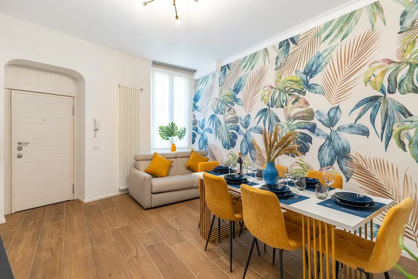 Moscova Luxe - Elegant Stay with 2 Bathrooms - Image 1