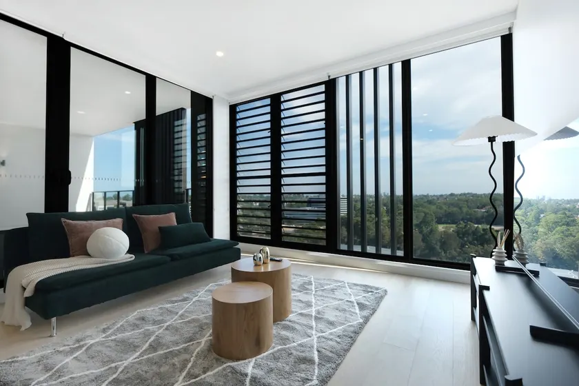 Best in MQ 2BR Apt + study/pool/parking/Metro - Image 1