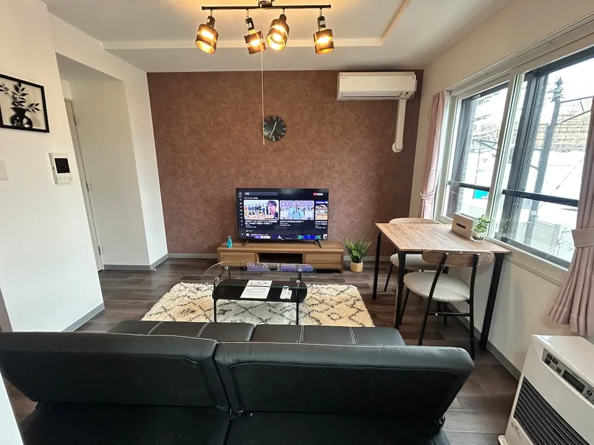 Newly built property! Within walking distance of Chitose Station, free Wi-Fi, Netflix available, coin parking lot right in front, etc. - Image 1