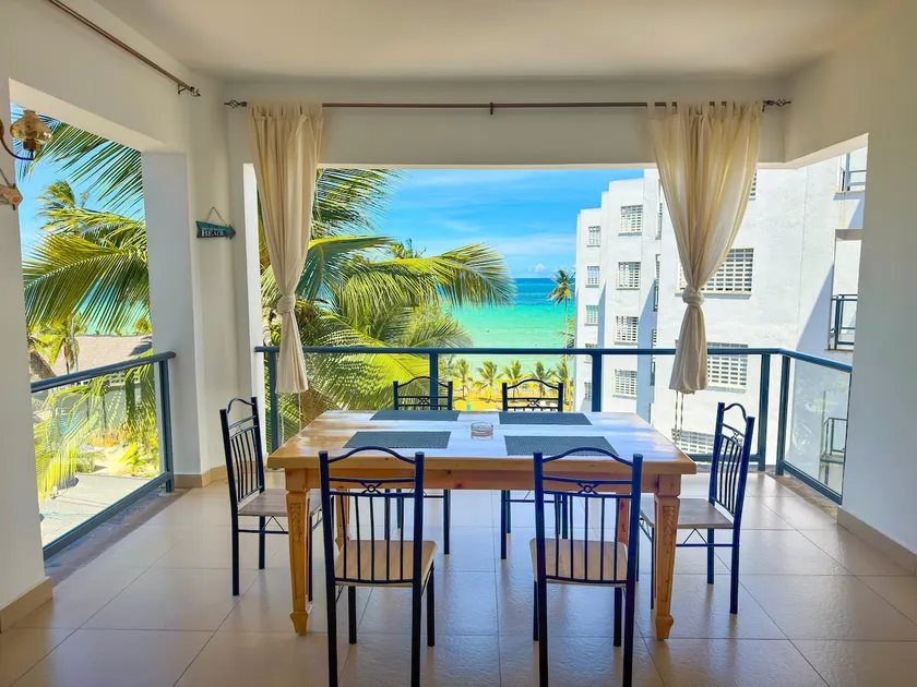 The Beachfront Penthouse: Pool + Hot Tub + AC + Ensuite - Image 1
