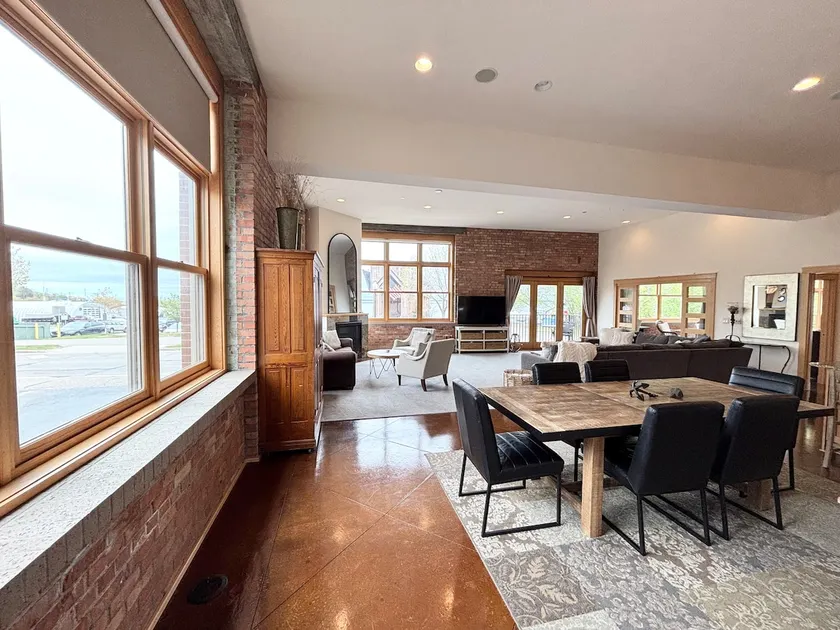 Watermarq1-3bdrm Luxury Condo 50yds to Lk Superior - Image 1