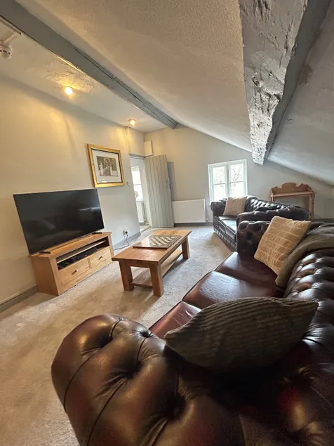 Luxury Apartment | Sleeps Upto 8 Guests - Image 1