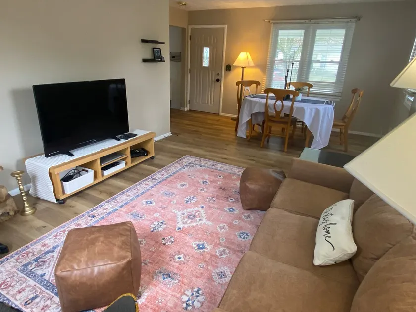 Whole house 2 bedrooms 1 bath sunroom fenced yard - Image 1