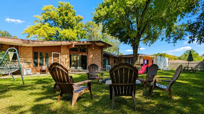 Upscale Dayton Home-Sleeps 9 | FirePit•Spa Tub - Image 1