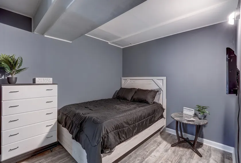 1bd 1ba studio private entrance - Image 1