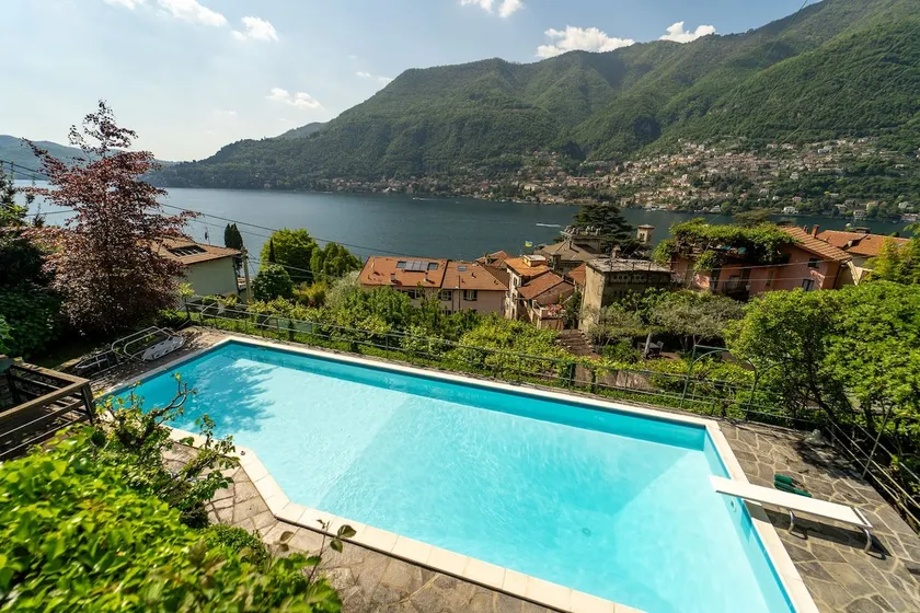 Lake view Villa with private garage & private pool - Image 1