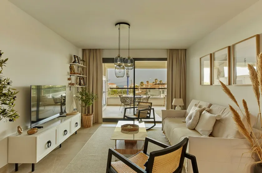 Coastal Elegance Retreat - Image 1