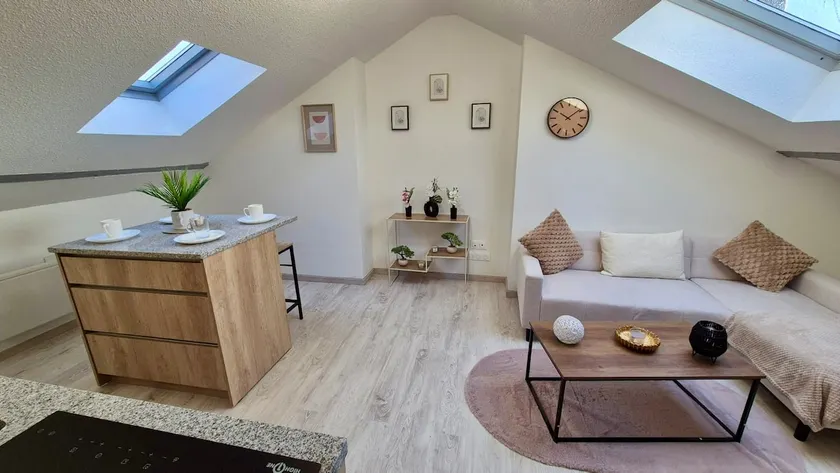 3-room air-conditioned cozy space 2 steps from the center - Image 1