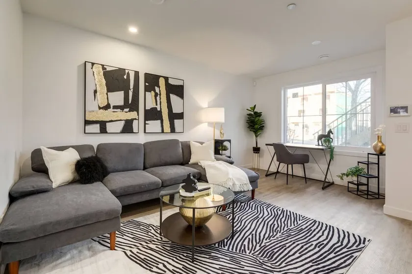 ”Charcoal” Brand New 1-bed Stacked Townhome - Image 1