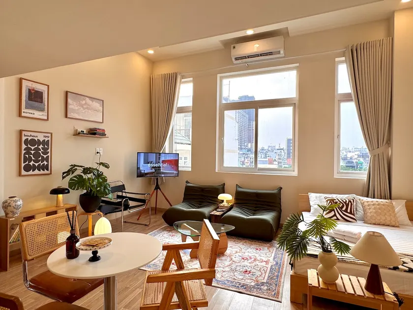 Sunlight Duplex with Panoramic Windows : 5min D1 - Image 1