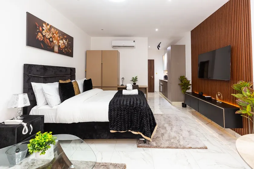 Opulent studio apt @ The Essence , Airport - Image 1