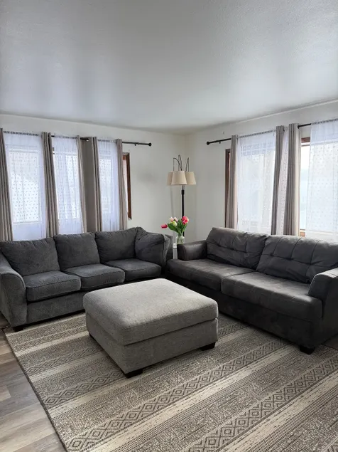 Lunah’s Landing. Cozy Stay for Families & Groups - Image 1
