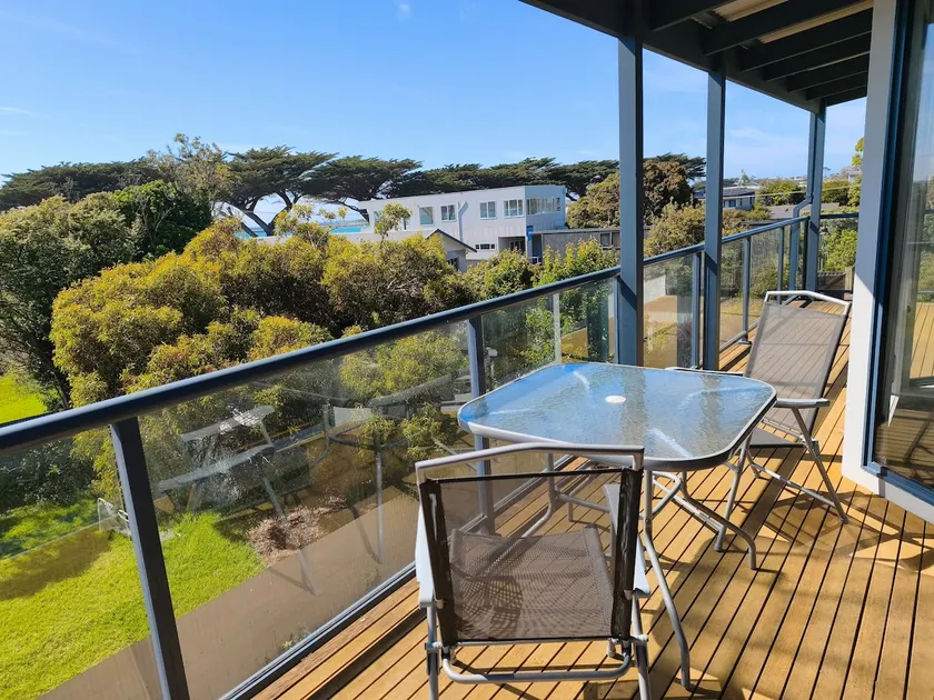 Ocean Breeze Townhouse: Perfect 12 Apostles Base - Image 1