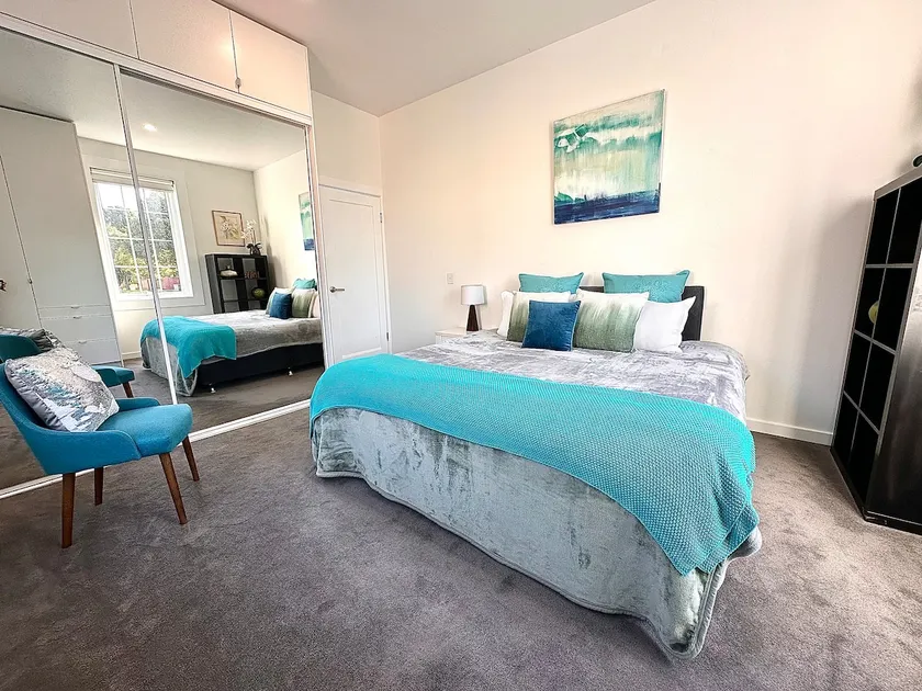 Luxury & Grandeur Apt| Prime Location, Parking! - Image 1