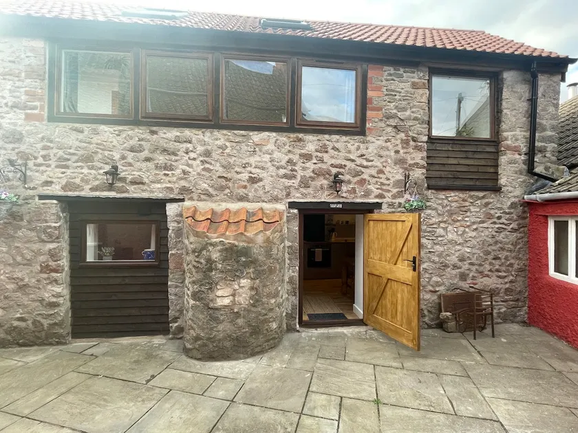 Yew Trees Barn - Image 1