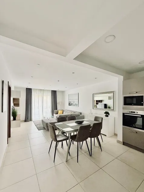 Sliema Apartment with Seaviews - Image 1