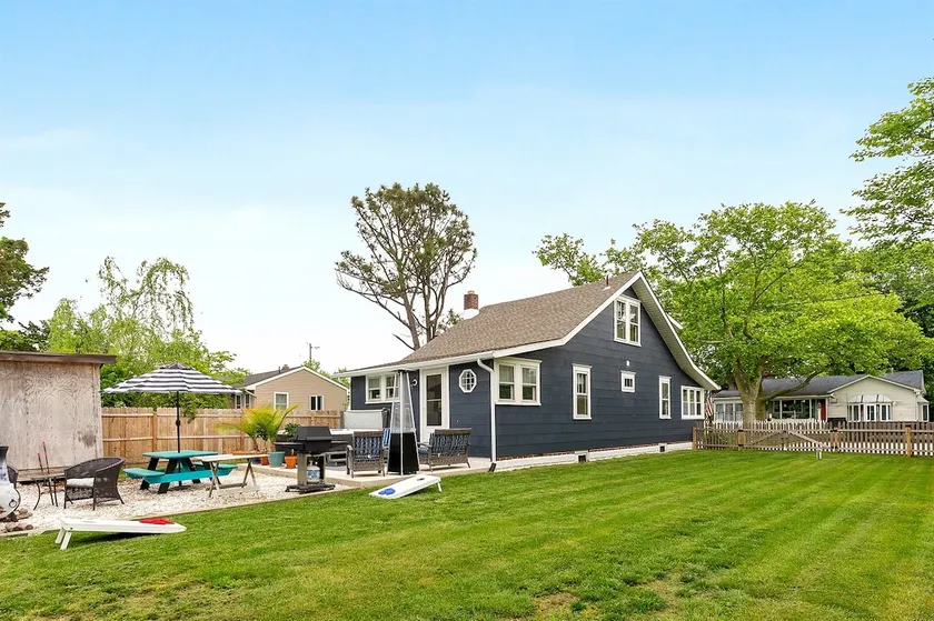 Hot Tub + Fenced Yard • Near Bay | Sundaze Cottage - Image 1