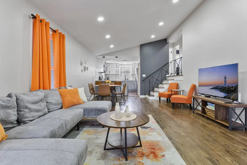 Kaleidoscope: 4 BR, 2BA - Image 1