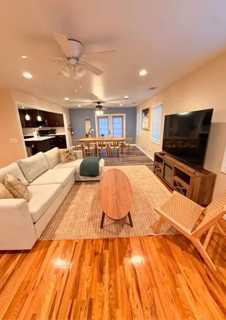 Luxury 3BR Beach Retreat | Near Shore + Parking - Image 1
