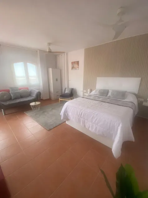 Apartment with private bathroom - Image 1