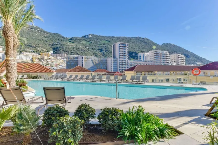 15th floor pool retreat - Image 1