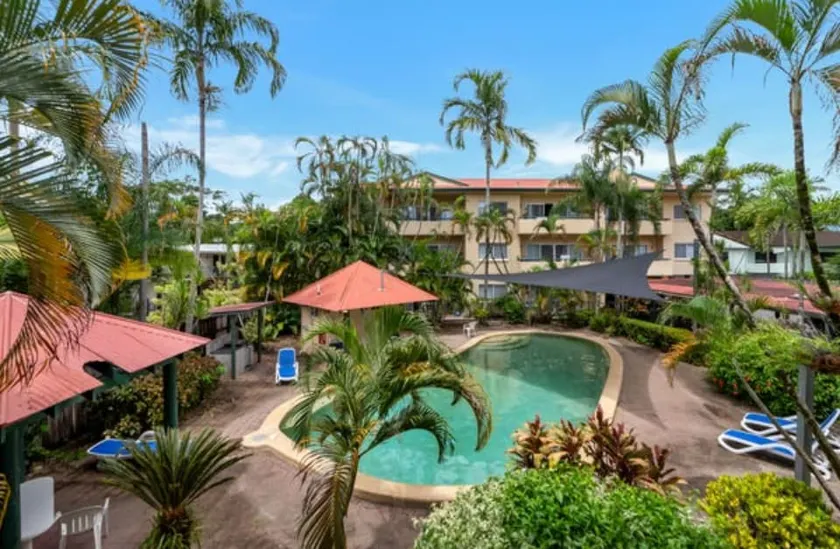 Cairns Getaway Luxury Apartment in Cairns North - Image 1