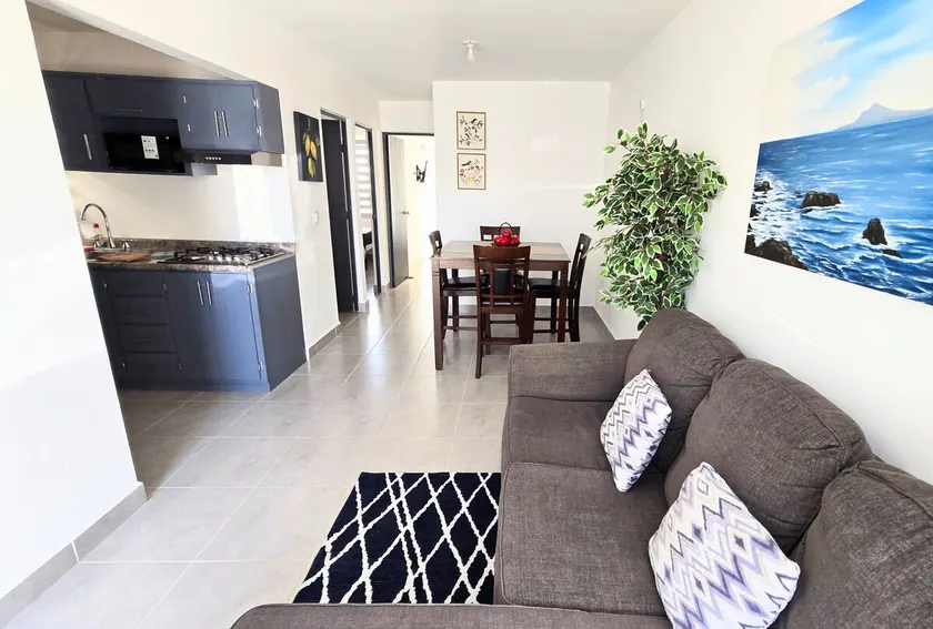 Corner House: BBQ, Patio & Near Convenience Store - Image 1