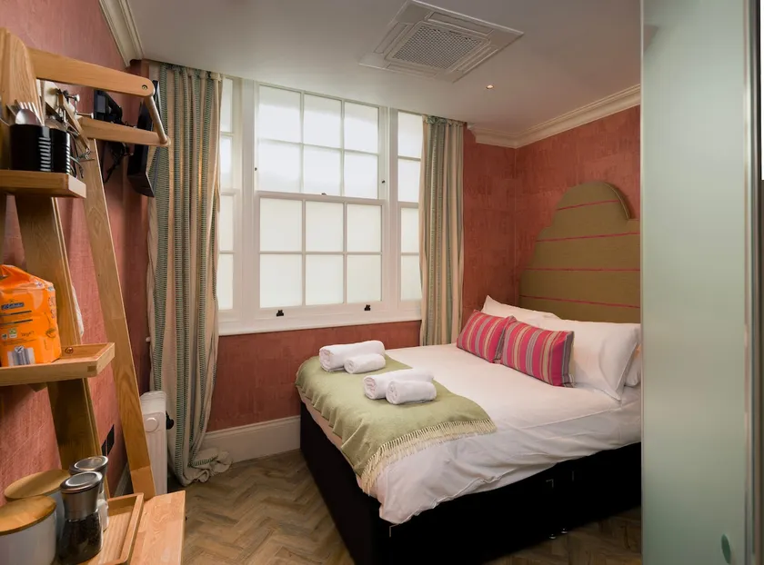 Petite Charming Notting Hill Studio - Image 1