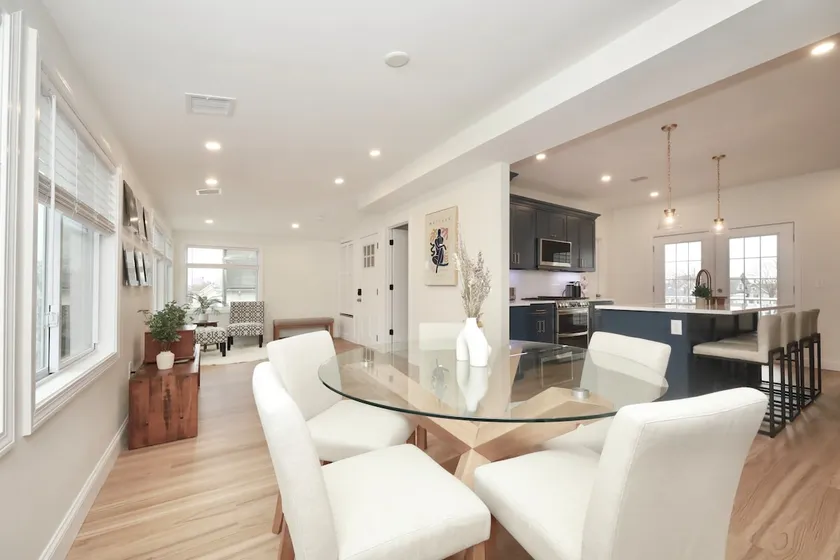 2 bed | 2 bath | Parking | King beds | Laundry - Image 1