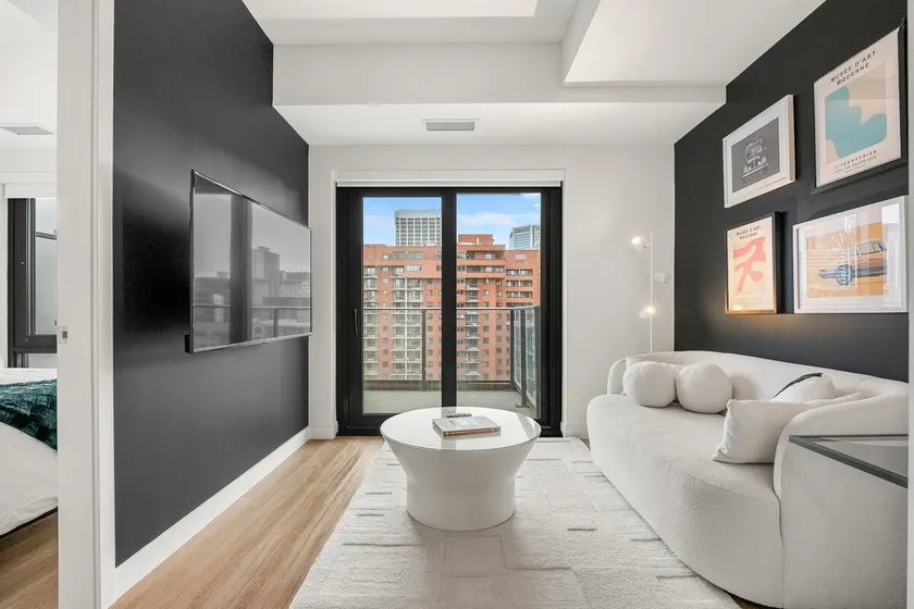 Tom Ford Suite• Incredible Views • Parking - Image 1
