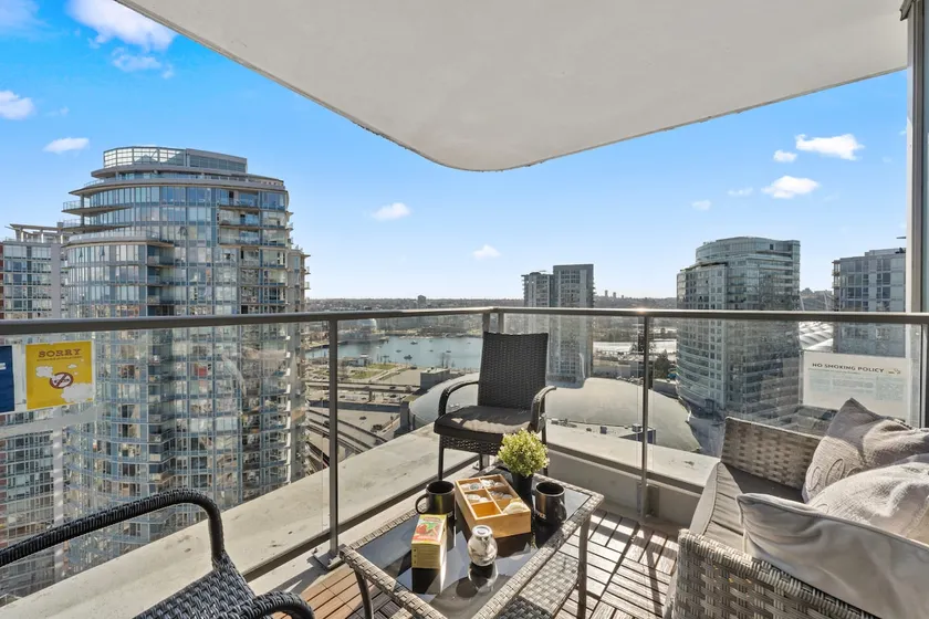 City Views & Cozy Vibes | Pool, Gym+Parking! - Image 1