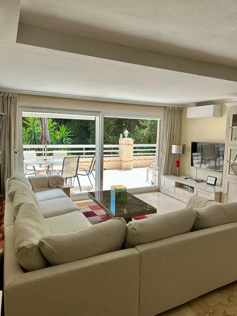 Prime 5 BR in Marbella Center - Image 1