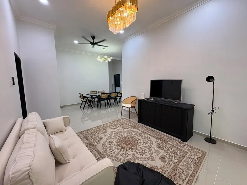 House 618 Homestay - Image 1