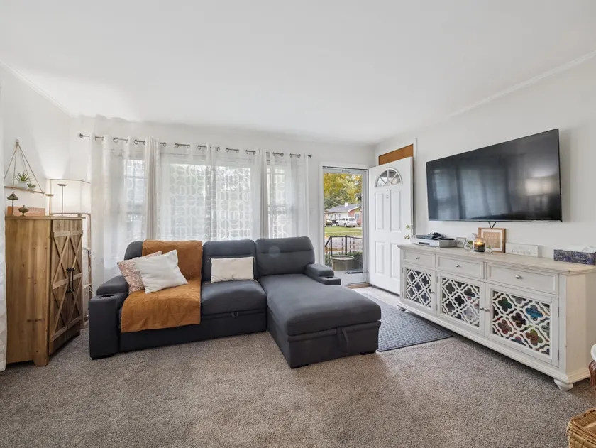 Airport Getaway- 2BR Near Detroit Sports & Events - Image 1