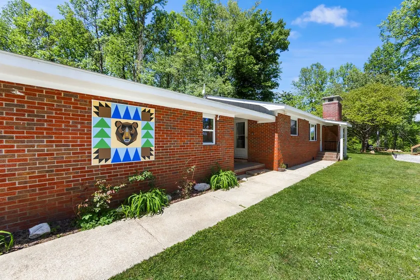 2 Bedroom House Near NOC & Appalachian Trail - Image 1