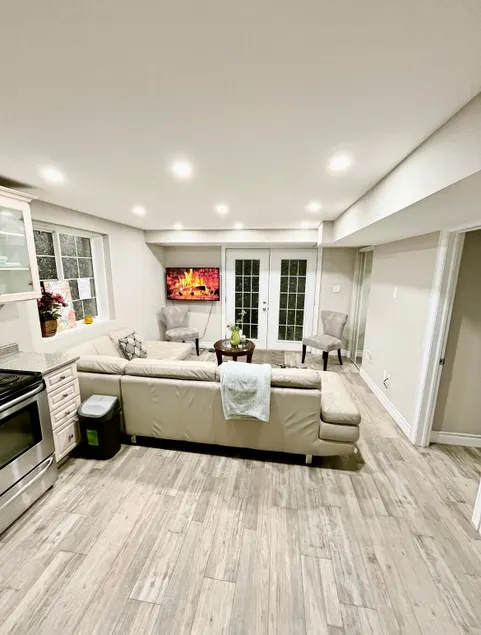 Cozy 2BR Private Suite Near Trails And Grand River - Image 1