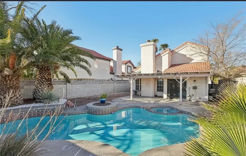 Oasis in Las Vegas with pool private and jacuzzi - Image 1