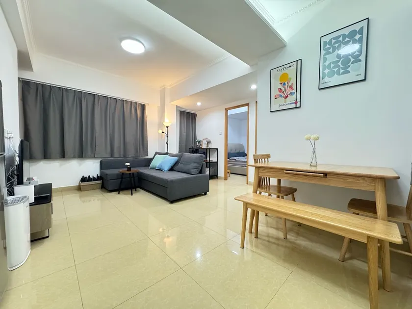 KLC4 – Spacious 2-Bedroom, 2-Bathroom Apartment in Tsim Sha Tsui, Ideal for Families with Children - Image 1