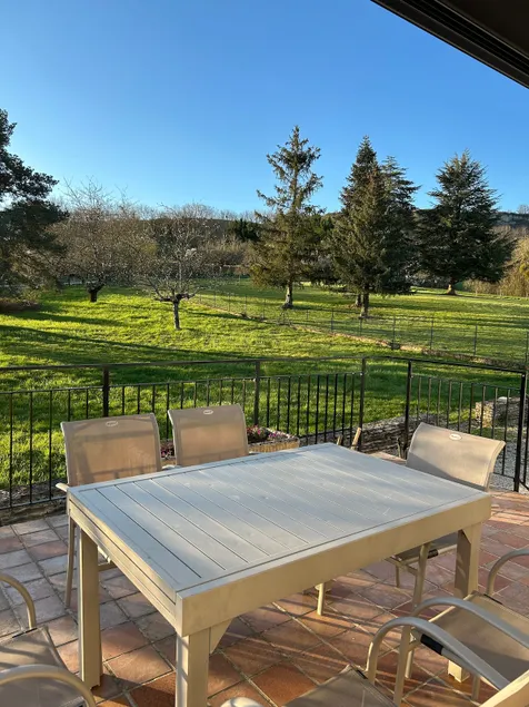 The 8clos between vineyards and countryside - Image 1