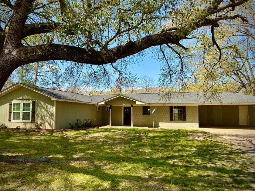 Sleeps 10. Bayou Home Close to ULM. - Image 1