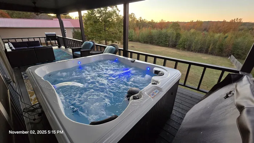 Hot Tub at the Lakefront Escape - Image 1
