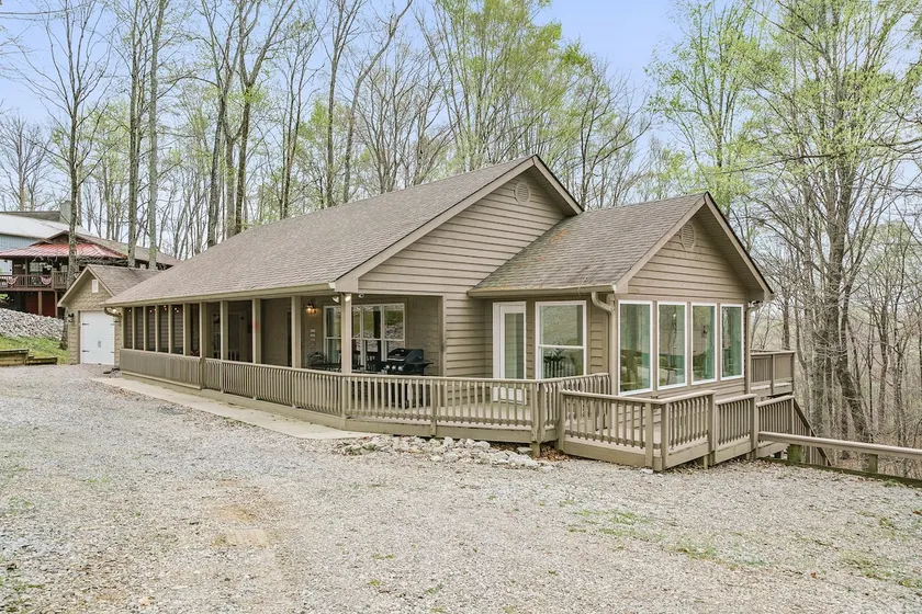 Covered Slip with Star Point Dale Hollow Home - Image 1