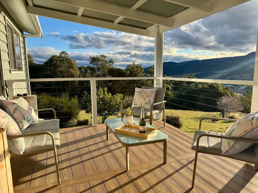 Allens Cottage - Sweeping views on 25 acres - Image 1
