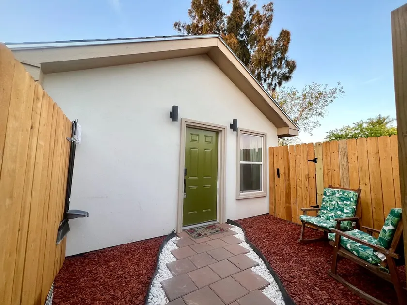 Comfortable suite, centrally located - Image 1