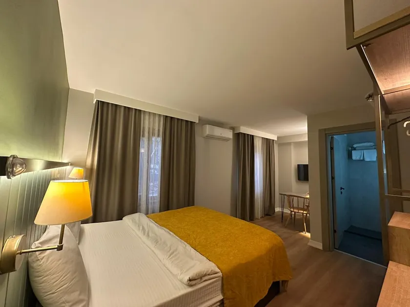 Give Yourself a Chance with This Wonderful Room in the Center - Image 1