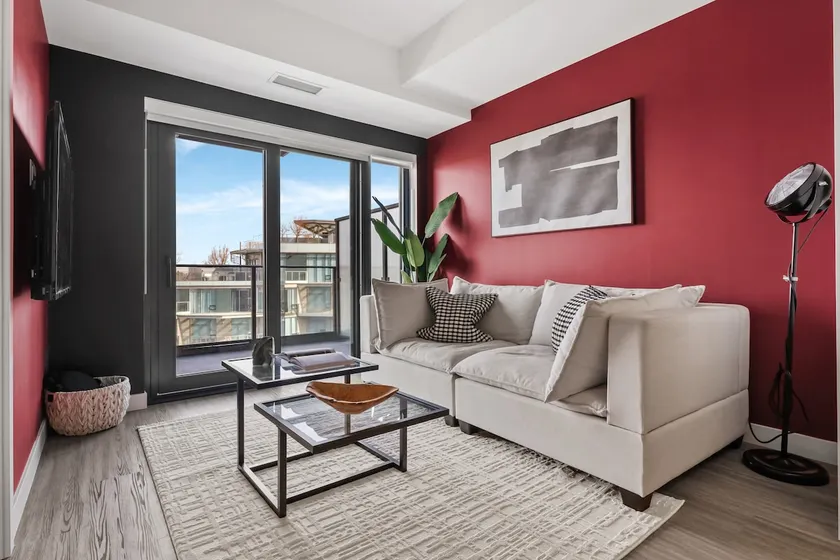 Executive Condo • River Views • Downtown - Image 1