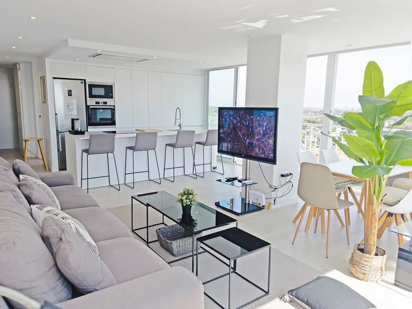 Deluxe Loft, Bright, Parking and Pool - A/C - Image 1
