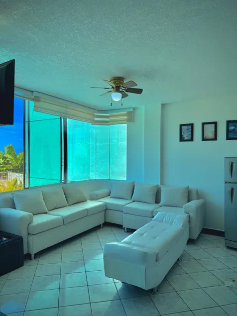 Sun and Sea: Your home on the beach - Image 1