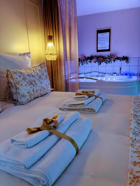 Cozy lodging for 2 or 4 people with spa garden view - Image 1