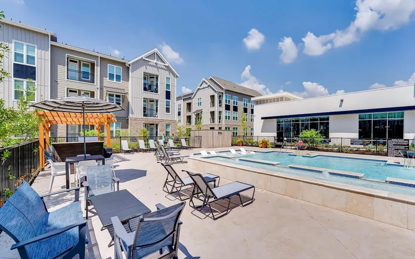Cozy 1BR Near NRG & Med Center + Free Parking - Image 1